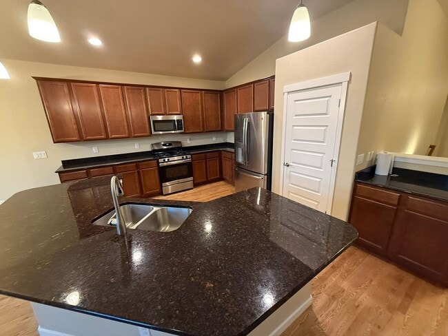 Building Photo - Spacious Modern 5-Bedroom Ranch Home in Hi...