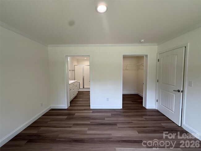 Building Photo - 204 Oscelake Way