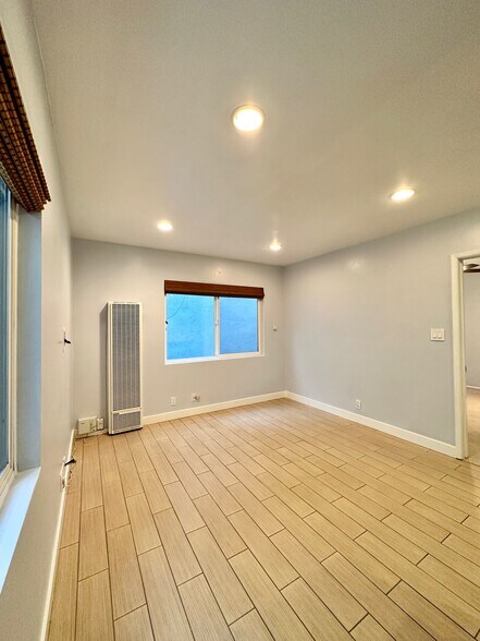 Building Photo - 317 Gull St