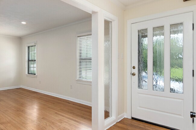 Building Photo - 309 Brookside Dr E