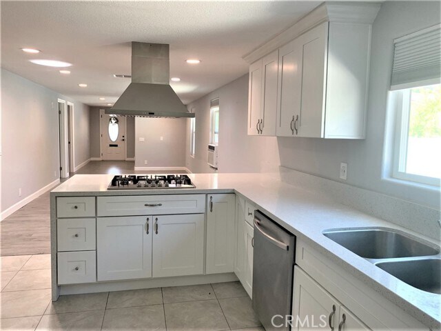 Building Photo - 417 S Flower St