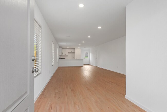 Building Photo - 1525 San Sebastien Dr