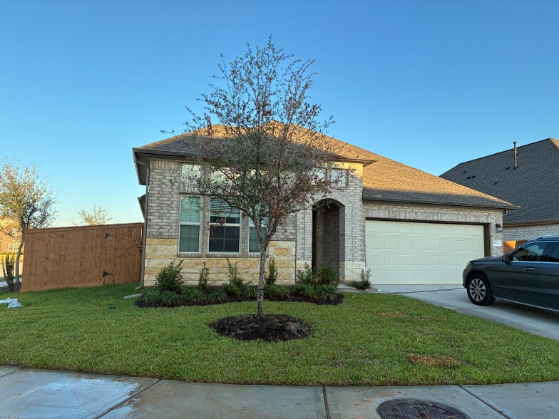Primary Photo - 5822 Roebuck Bay Dr