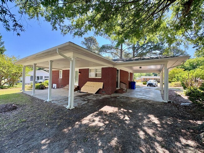 Building Photo - Adorable 2 Bedroom Home in the Heart of Nashville!