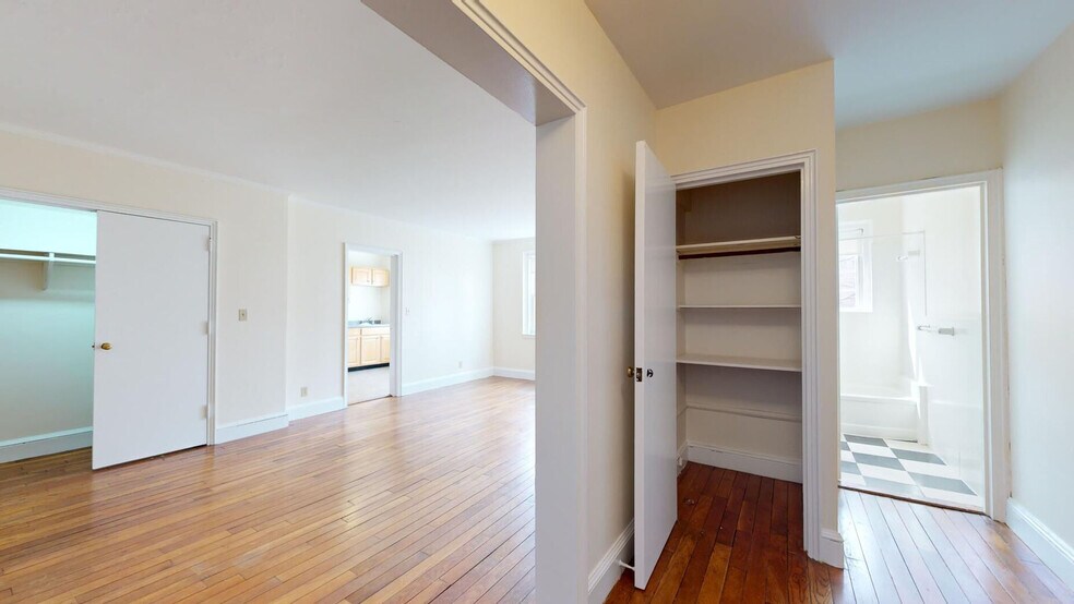 Building Photo - 532 Belmont St