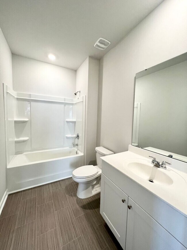 Building Photo - FOUR Bedrooms! SUPREME location! Move in ready!
