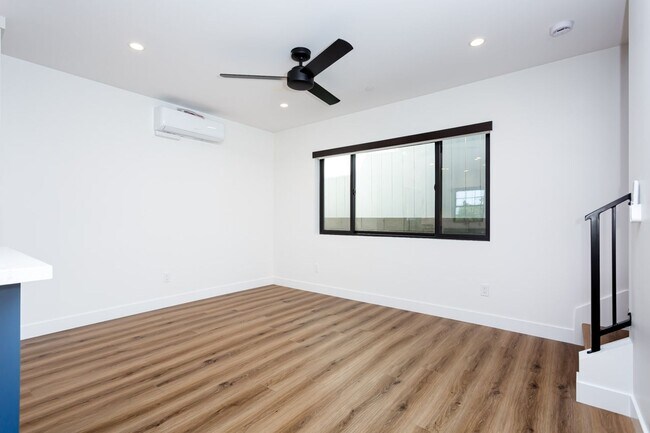 Building Photo - 2610-2612 Juan Street