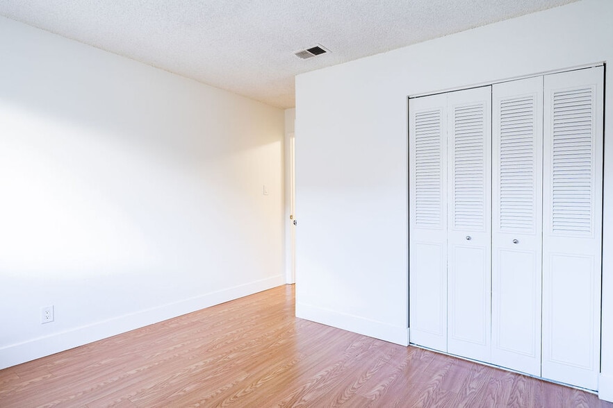 Building Photo - 2209 Peppertree Way