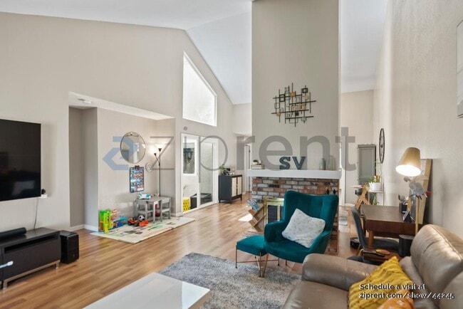 Building Photo - 652 St Ives Ct