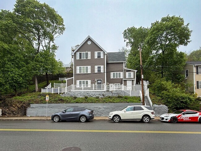 Building Photo - 468 Salem St