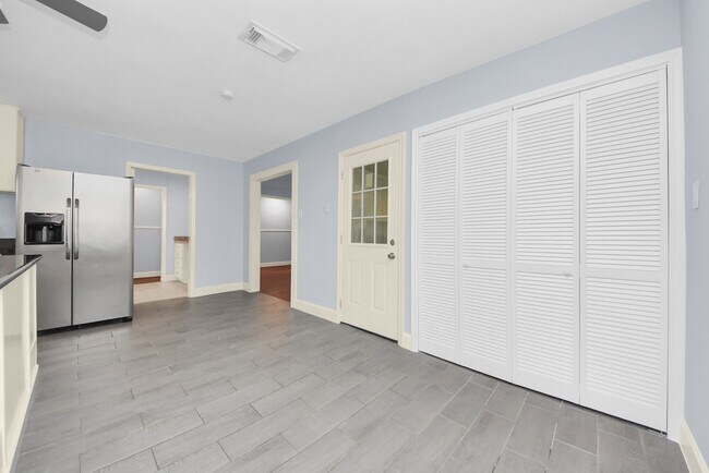 Building Photo - 6214 Diamond Ct