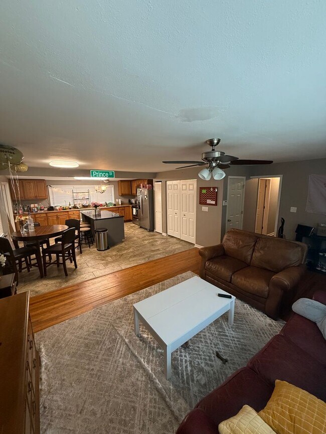 Building Photo - 3/2 Single Family Home Close to FSU!