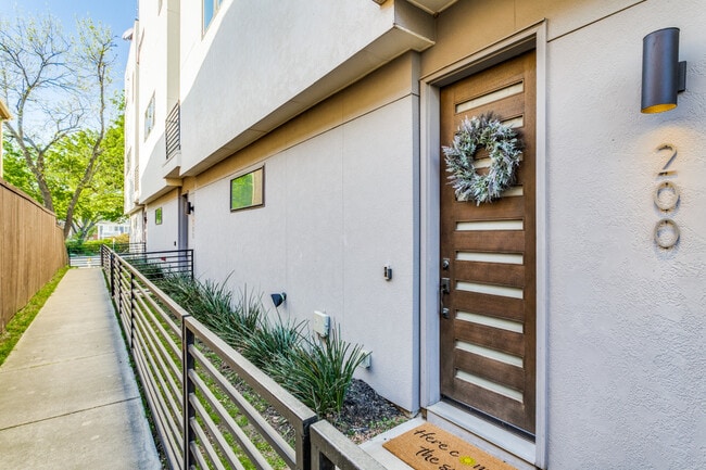 Building Photo - 5914 Lindell Ave