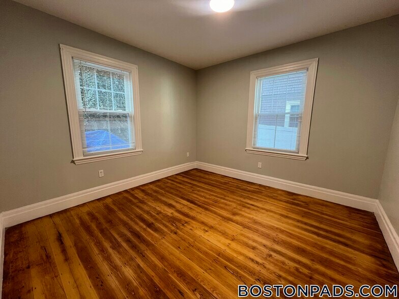 Building Photo - 49 Forbes St