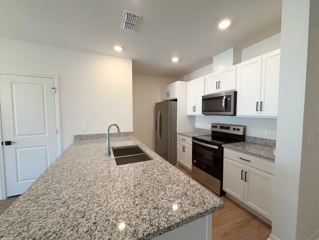 Building Photo - 9419 Westside Hls Dr