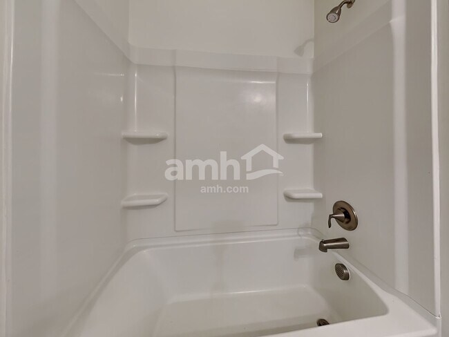 Building Photo - 215 Swan Dr