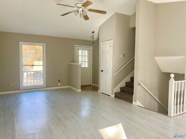 Building Photo - 704 Captiva Ct SE