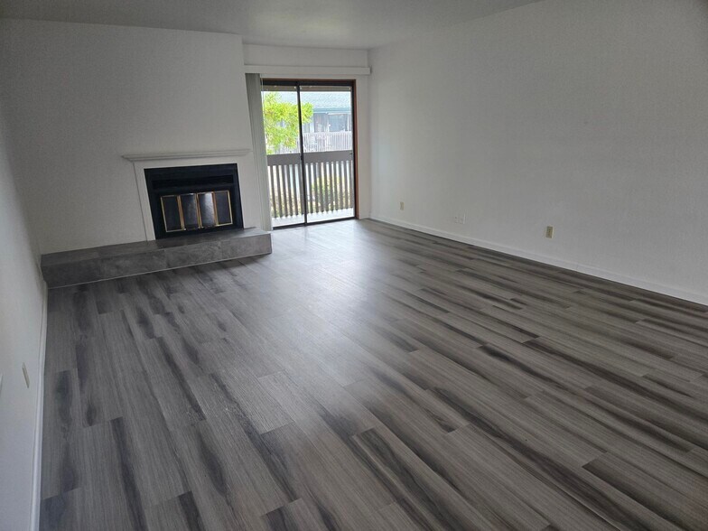 Building Photo - 3033 Estepa Dr