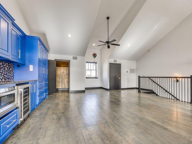 Building Photo - 109 NE 3rd St