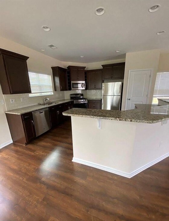 Building Photo - 305 Castleton Cir