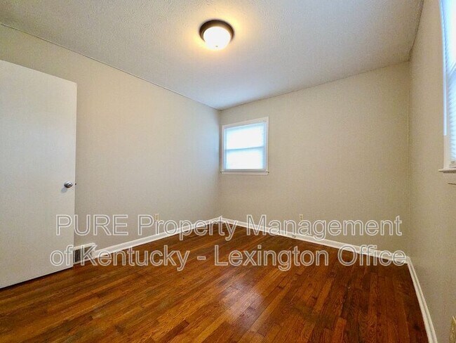 Building Photo - 304 Radcliffe Rd