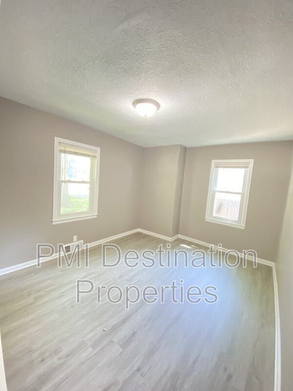 Building Photo - 5710 Hadley St