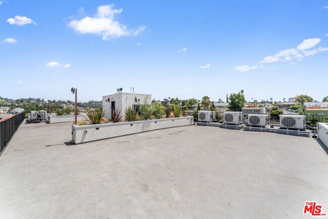 Building Photo - 3105 Bellevue Ave
