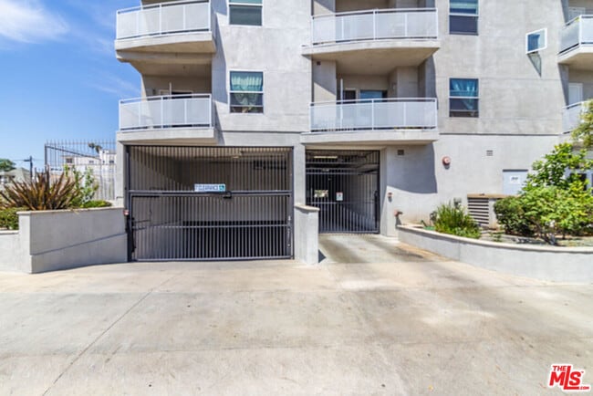 Building Photo - 1025 Dewey Ave