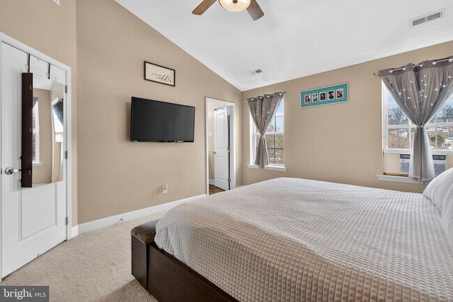 Building Photo - 806 Maury Ave