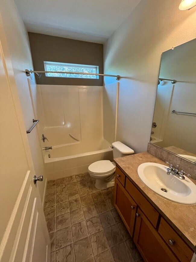 Building Photo - 10308 SW Hollyridge Ln