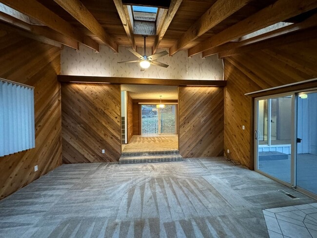 Building Photo - Spacious secluded house in Thurston Hills!