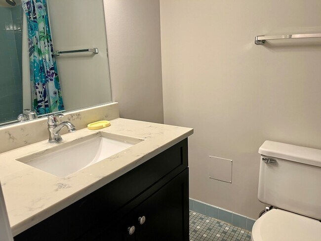 Building Photo - 240 Southwick Ct