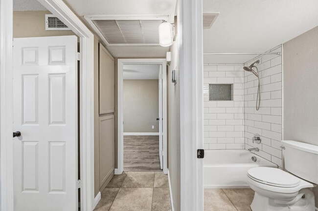 Building Photo - 5531 E Elena Ave