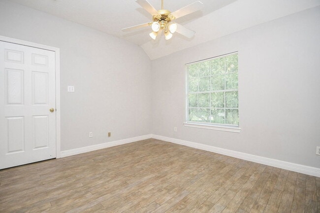 Building Photo - 1803 Red Bud Ln