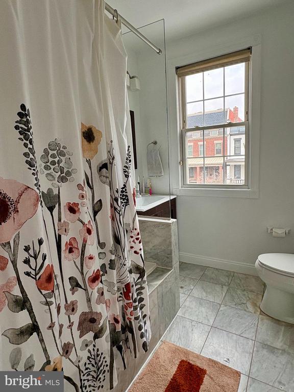 Building Photo - 1011 8th St NE