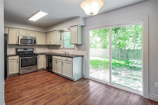 Building Photo - 16213 Malden Dr