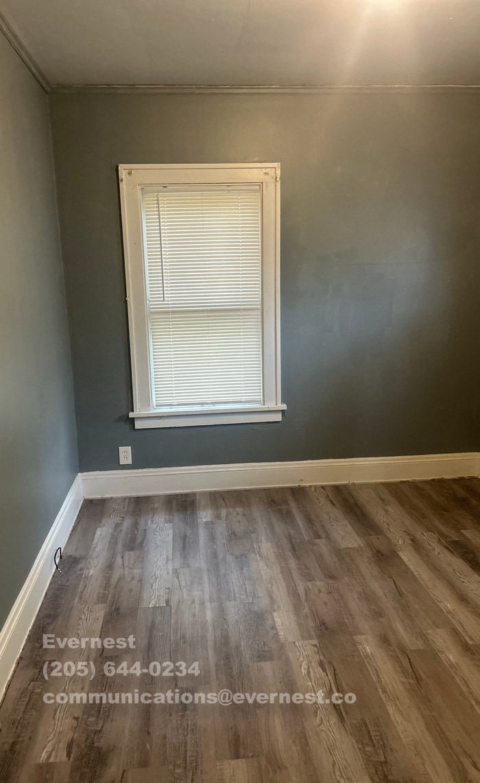 Building Photo - 3046 E 130th St