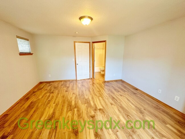 Building Photo - Awesome 3-bedroom 2.5-bathroom house in NE...