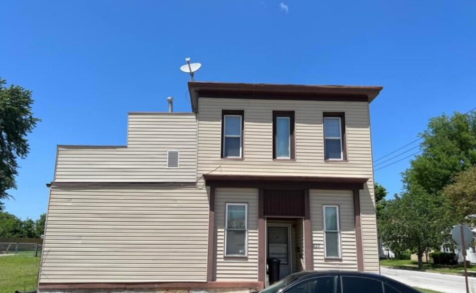 Primary Photo - 837 Washington St
