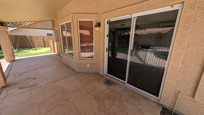 Building Photo - 4 Bedroom Home in the Waters Edge at Ocotillo Community Near W Queen Creek Rd and S Dobson Rd!
