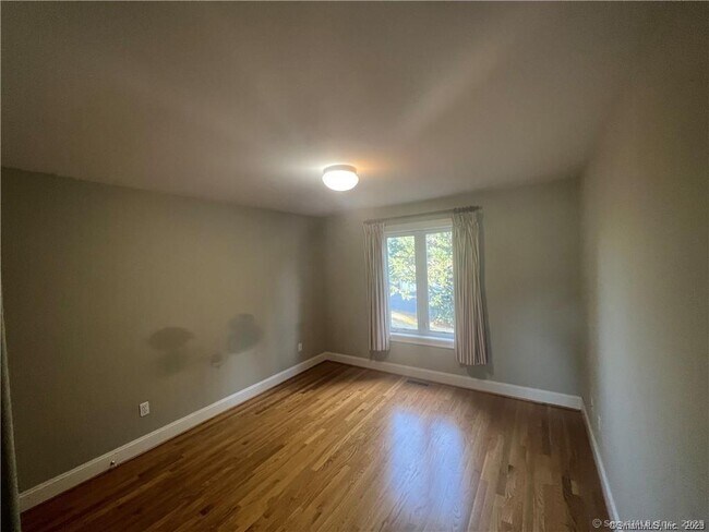 Building Photo - 6 Kingsley Dr