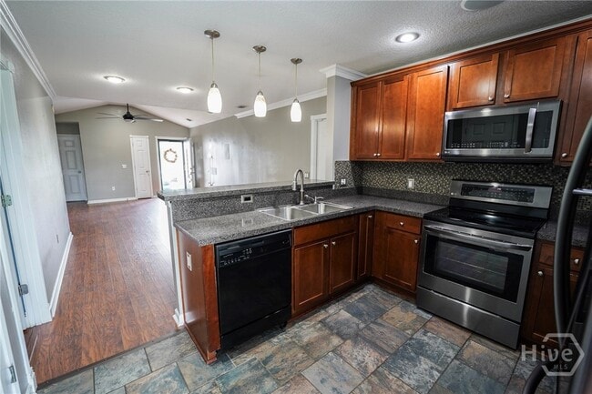 Building Photo - 170 Willow Oak Dr