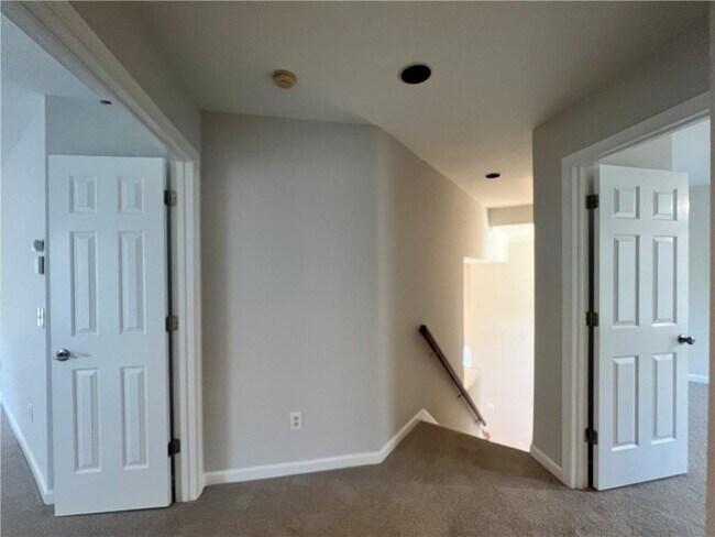 Building Photo - 365 Tumbling Creek Dr