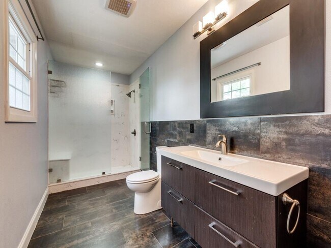 Building Photo - 9520 Ash Creek Dr