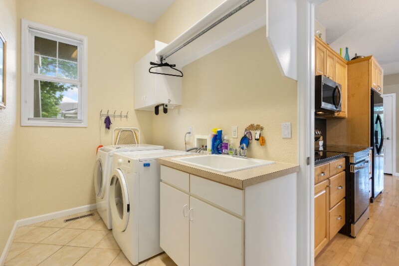 Building Photo - 4918 Valley Oak Dr
