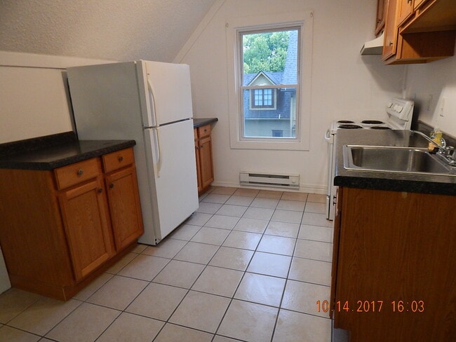 Nice tiled kitchen w/ dishwasher, stove etc. - 719 Johnson Ave