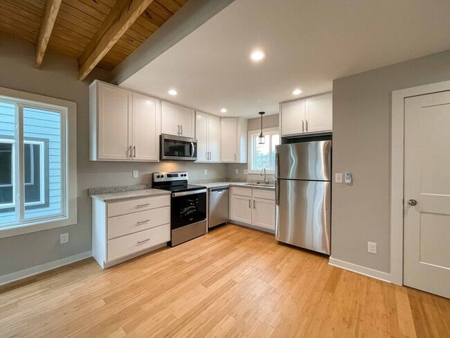 Building Photo - 57 W Cascade St