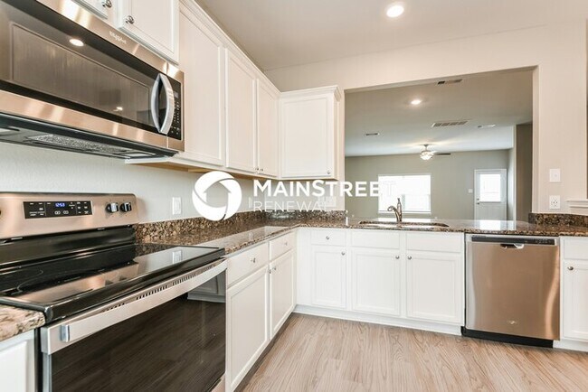Building Photo - 5 Bedroom Pet-Friendly Home in Magnolia, TX with Main Street Renewal