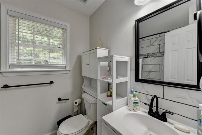 Building Photo - 6604 Destiny Dr SE