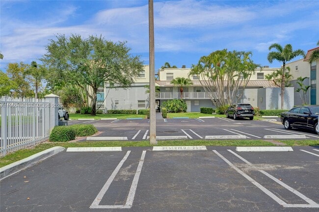 Building Photo - 4600 SW 67th Ave